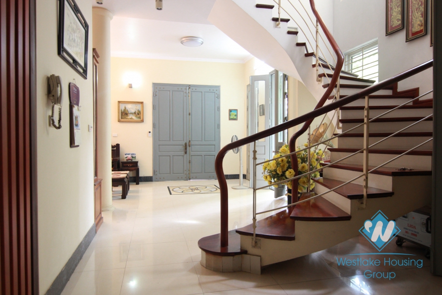 Spacious villa with 500 sqm living space for rent in Tay Ho, Hanoi